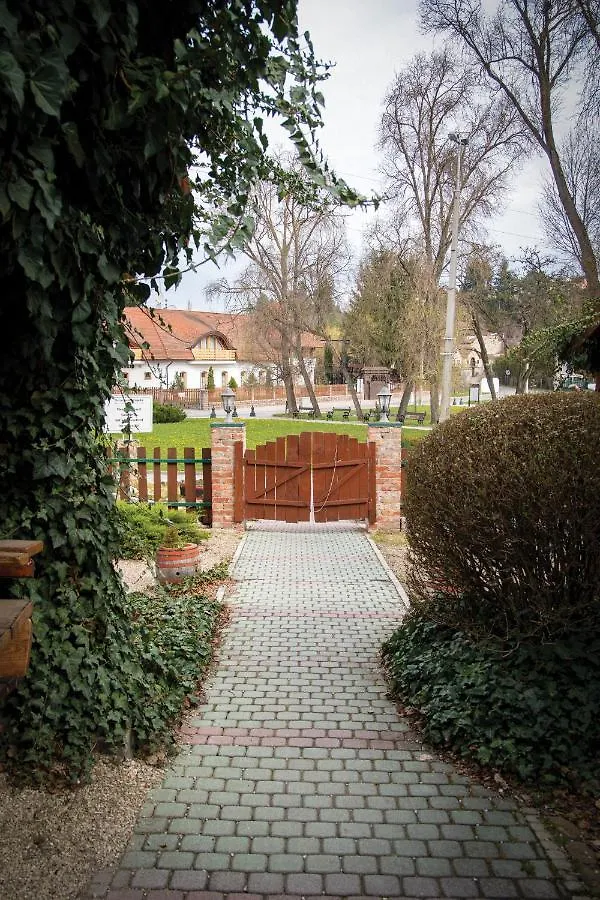 Szépasszony Fogadó Eger Bed & Breakfast